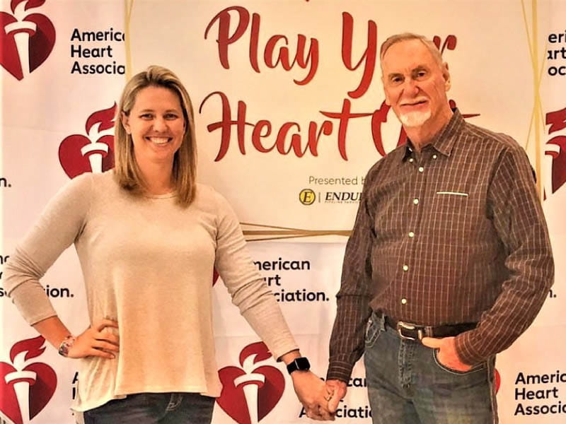 罗宾·莱利和德维恩·莱蒙为改善心脏健康所做的努力包括“尽情玩耍”倡议，莱蒙的公司于2019年赞助了该倡议，以帮助塔尔萨地区的孩子们更加活跃，并收集体育和休息设备的捐赠。(图片由Anna Riley提供)