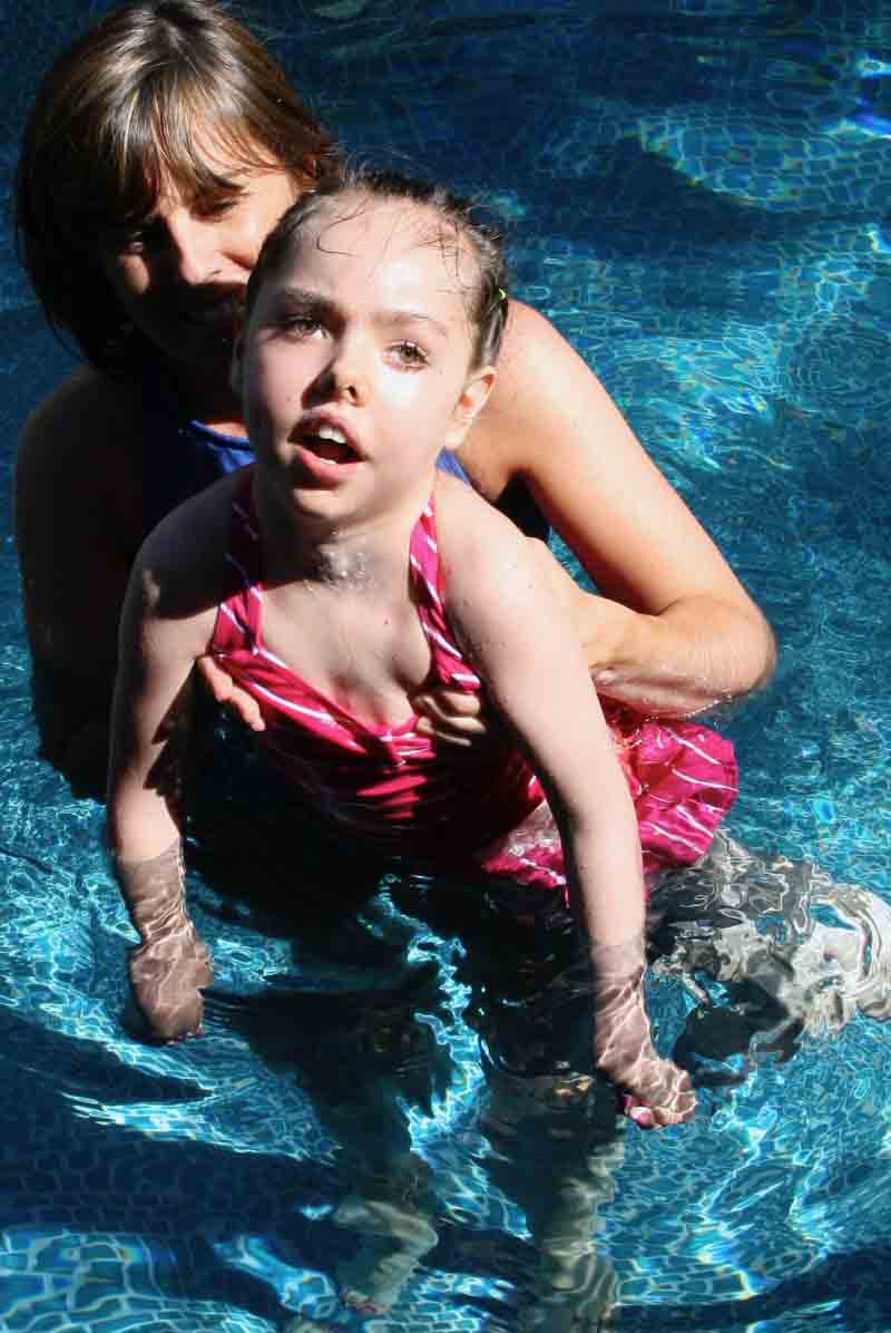 阿比佤邦的另一个避难所s being in a swimming pool. Floating freed her body and gave her sensations not possible otherwise.